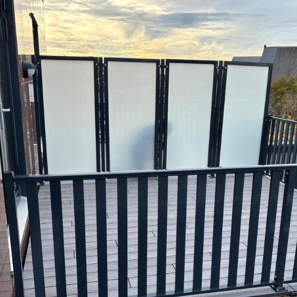 Lamelhekwerk met privacy scherm